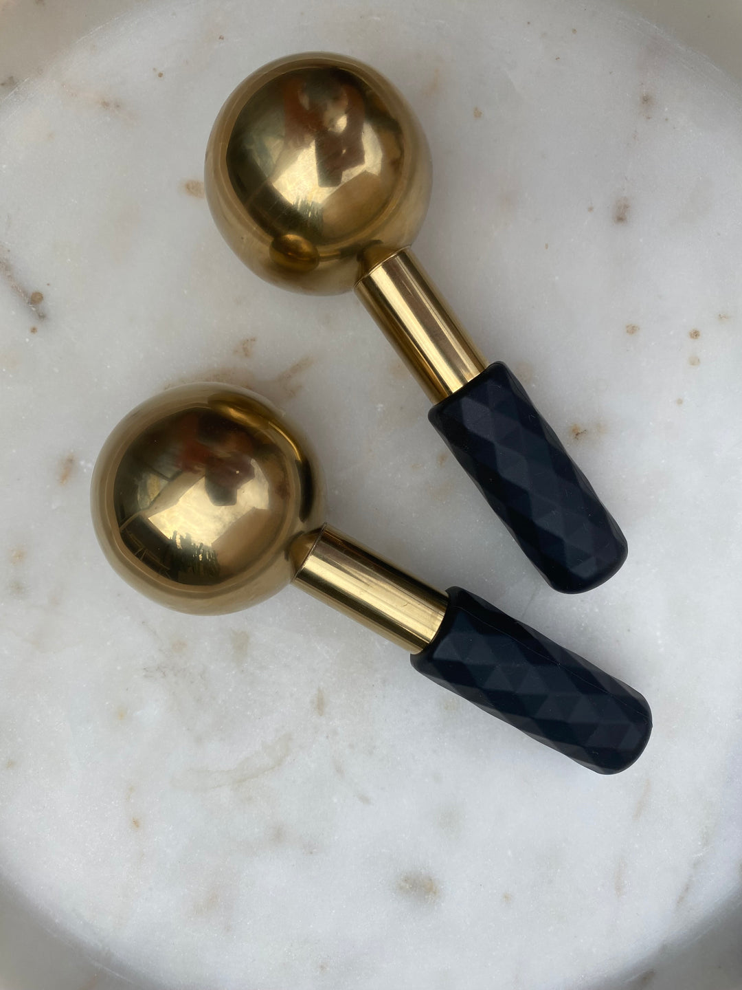 Skin Detox Globes: Goldene Gesichtsentspannung und Aktivierung der Faszien
