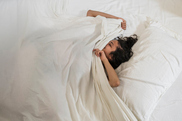 Wie Hormone Deinen Schlaf beeinflussen und wie unser Wechseljahreskurs helfen kann